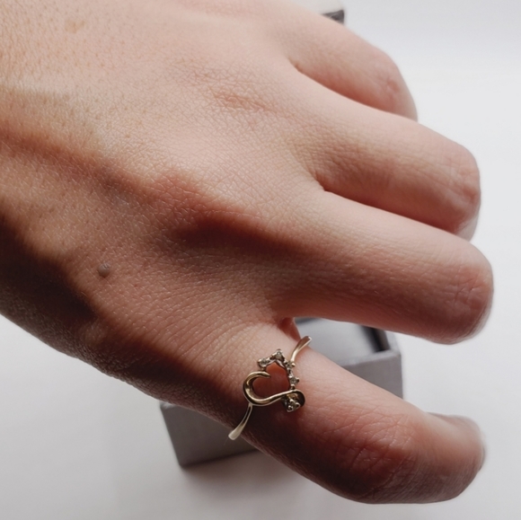 10k Solid Yellow Gold Genuine Round Diamond Heart Ring - Picture 3 of 6